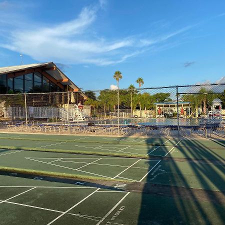 This Homestay Oasis Is The Cape'S Best Place To Stay Cape Coral Eksteriør bilde