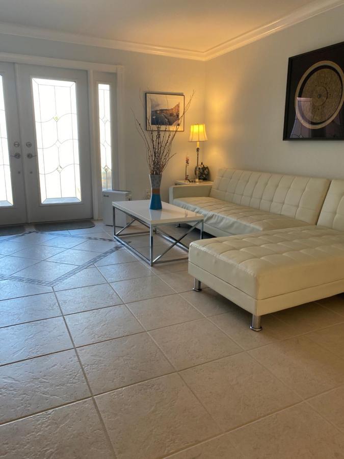 This Homestay Oasis Is The Cape'S Best Place To Stay Cape Coral Eksteriør bilde