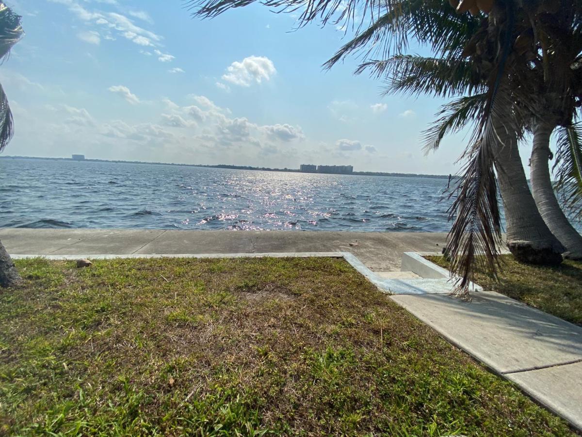 This Homestay Oasis Is The Cape'S Best Place To Stay Cape Coral Eksteriør bilde