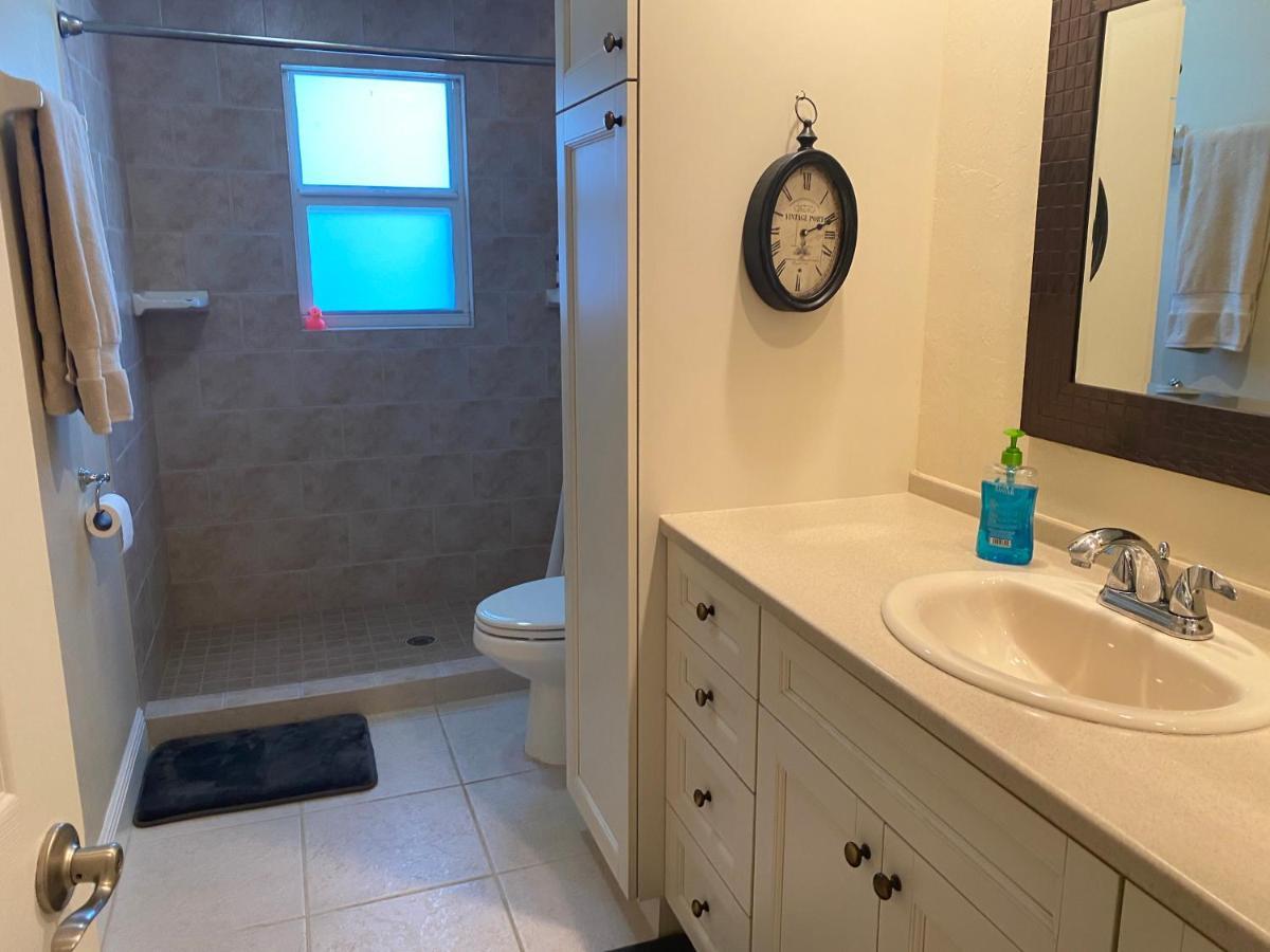 This Homestay Oasis Is The Cape'S Best Place To Stay Cape Coral Eksteriør bilde