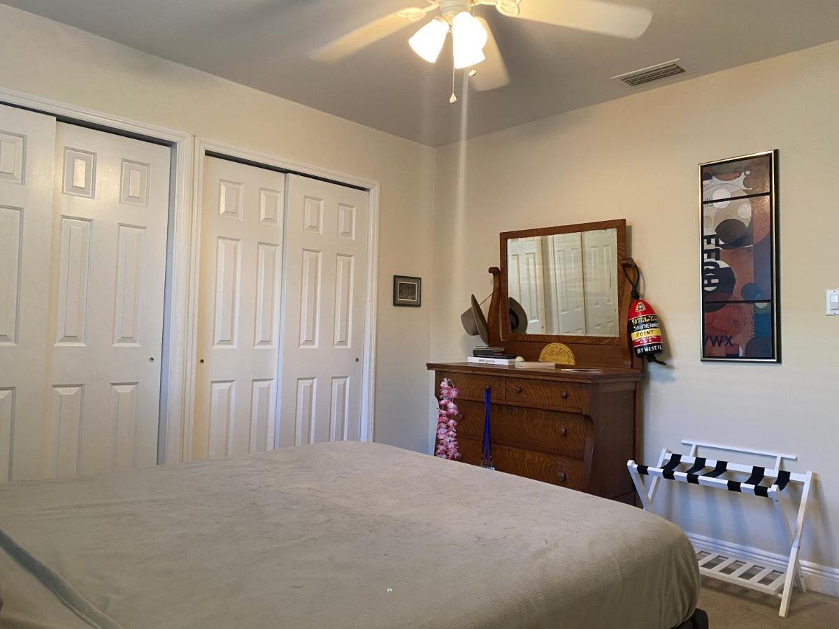 This Homestay Oasis Is The Cape'S Best Place To Stay Cape Coral Eksteriør bilde