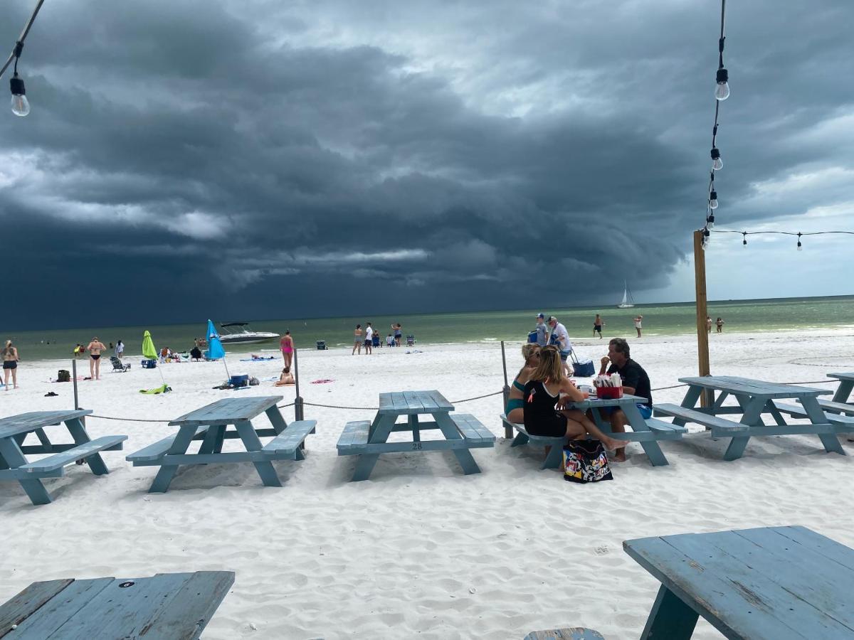 This Homestay Oasis Is The Cape'S Best Place To Stay Cape Coral Eksteriør bilde