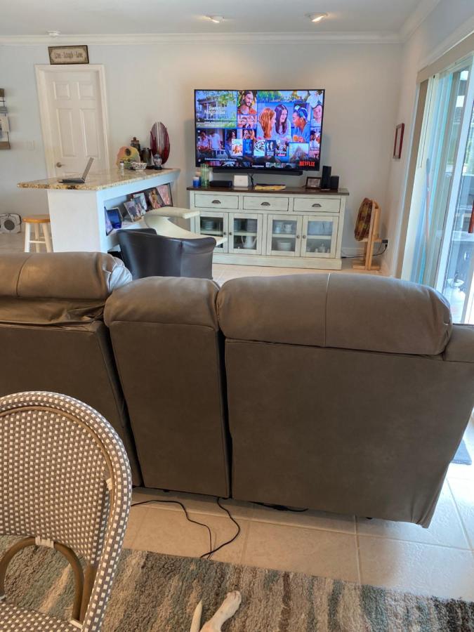 This Homestay Oasis Is The Cape'S Best Place To Stay Cape Coral Eksteriør bilde