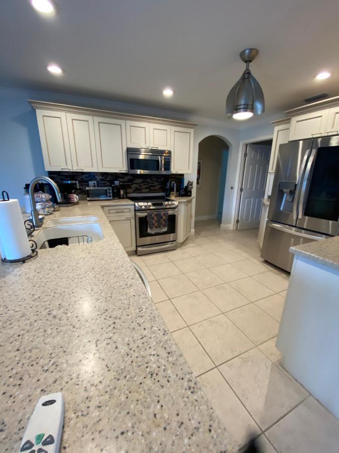 This Homestay Oasis Is The Cape'S Best Place To Stay Cape Coral Eksteriør bilde