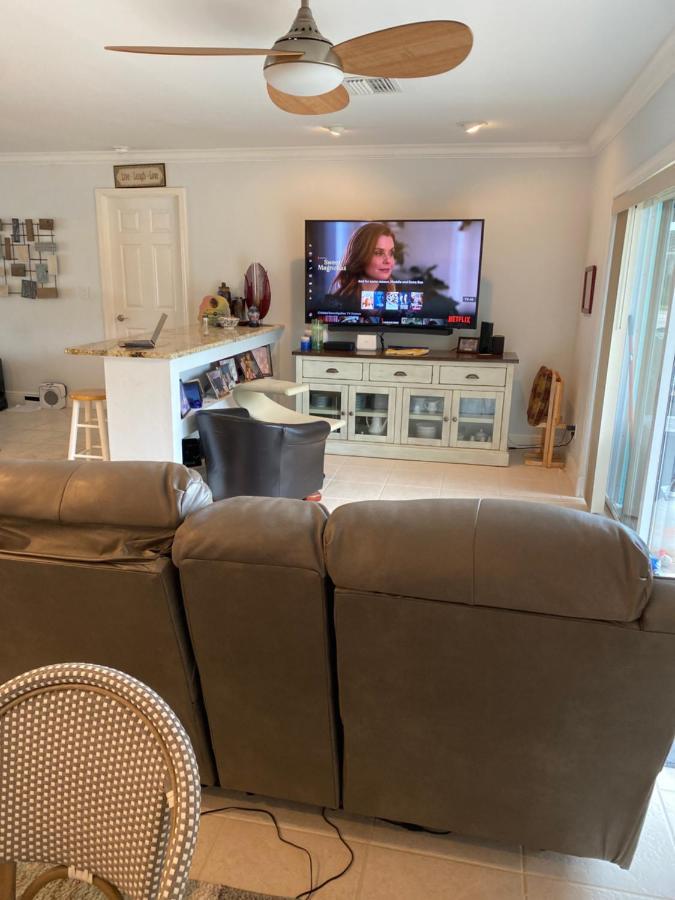 This Homestay Oasis Is The Cape'S Best Place To Stay Cape Coral Eksteriør bilde
